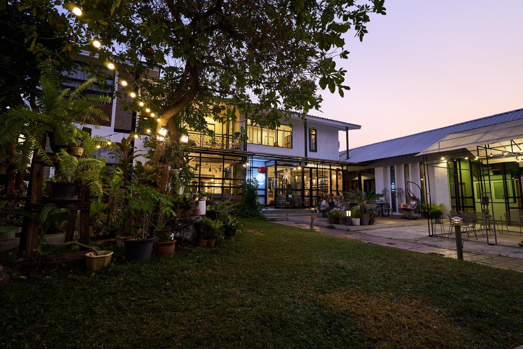 Sherloft Home & Hostel Csiangmaj Kültér fotó