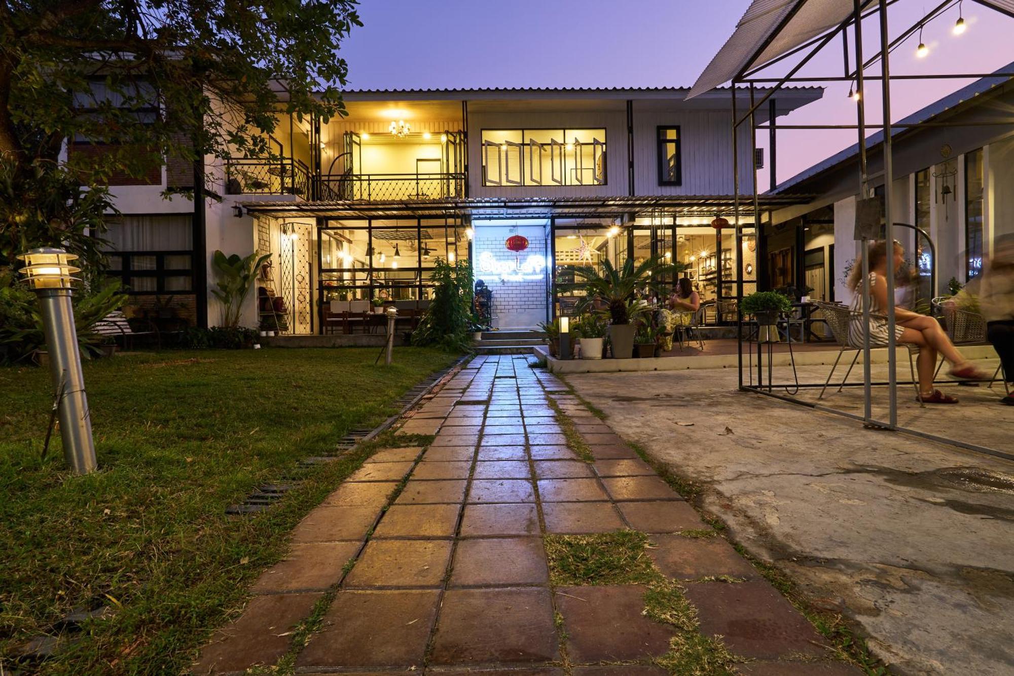 Sherloft Home & Hostel Csiangmaj Kültér fotó